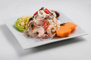 plato de ceviche de mariscos