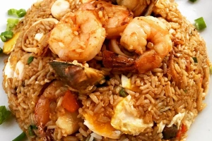 plato de chaufa de mariscos