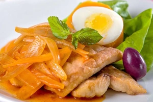 plato de escabeche de pescado
