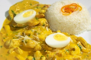 plato de picante de mariscos con arroz