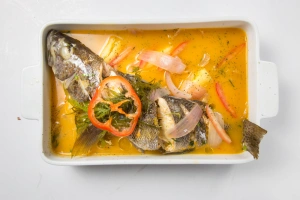 fuente de sudado de pescado